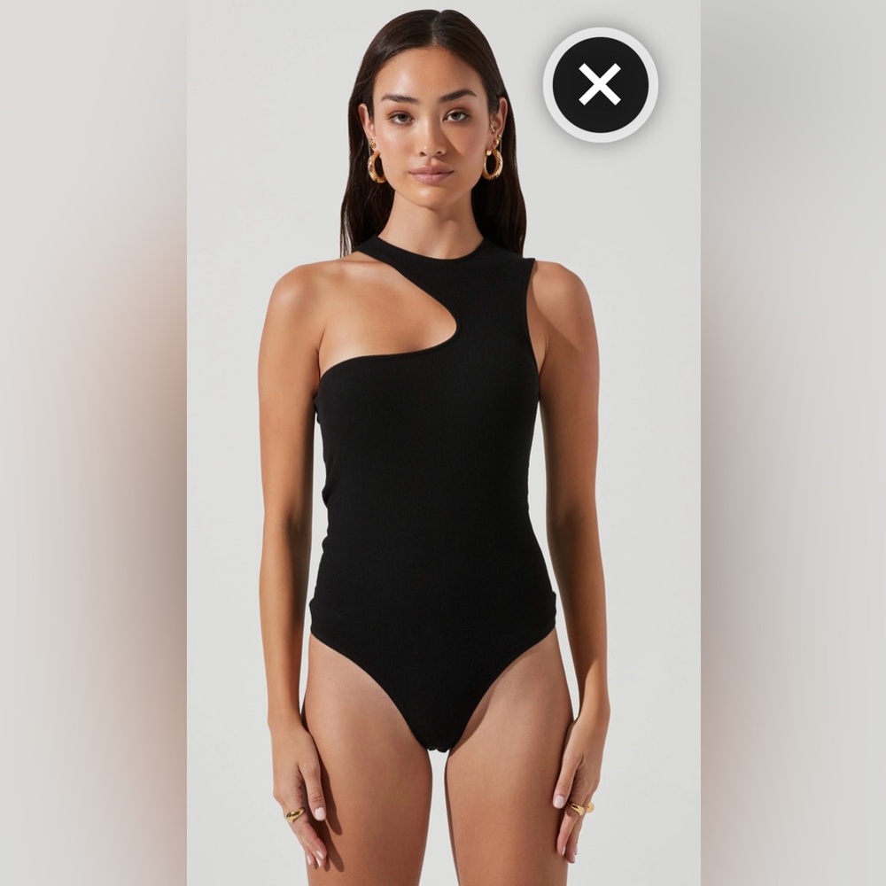 ASTR Valley Sleeveless Ribbed Knit Cutout Bodysuit